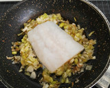 Foto del paso 3 de la receta: Bacalao con salsa de puerros y nata