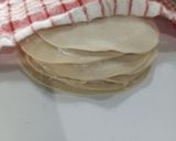 Foto langkah ke 6 dari resep Kulit Dimsum Anti Sobek.