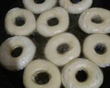Foto langkah ke 5 dari resep Donat irit rit.