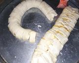 A picture of step 10 of Puff chicken bread.