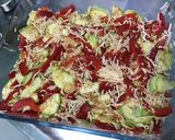 Une image de l'étape 12 de Gratin de courgettes blanches aux poivrons rouges et bouillon de bœuf.