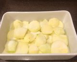 A picture of step 2 of Apple & berry crumble.