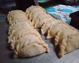 Foto langkah ke 8 dari resep Pastel isi mie goreng/sayur bumbu kari.