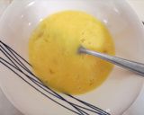 Foto del paso 2 de la receta: Omelette enrollado con queso y hot dog