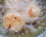A picture of step 6 of Aloo pyaaz ki kachodi.