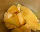 A picture of step 2 of Musk melon punch.