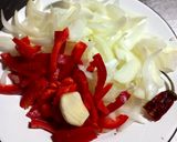 Foto del paso 1 de la receta: Guiso de mondongo y chorizos 🥩 🌿🥣🥕🫛