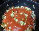 Foto del paso 3 de la receta: Salteado de pasta con verduras y salchichas frescas