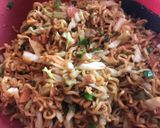 Foto langkah ke 9 dari resep INDOMIE TAWURAN (ala anak kost).