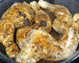 Foto del paso 2 de la receta: Muslos de pollo al horno con limón, tamari y vino blanco