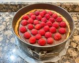 Foto del paso 10 de la receta: Tarta de requesón con chocolate y frambuesas