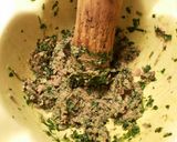 Foto del paso 10 de la receta Pollo al limón, en salsa de hígado y ajos