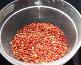 Foto langkah ke 2 dari resep Serundeng daging pedas cabe kering.
