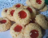 Foto langkah ke 3 dari resep Strawberry thumbprint cookies.