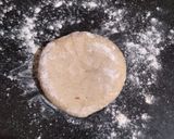 A picture of step 2 of Aloo paratha.