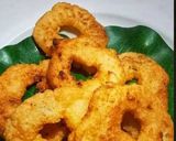 A picture of step 8 of Rava Medu Vada.