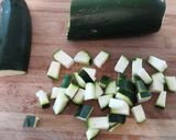 Une image de l'étape 1 de Spaghettis Scampis à la crème de pesto courgettes et tomates 🇮.