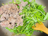 沙茶牛肉炒空心菜
