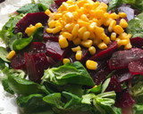 Foto del paso 3 de la receta: Ensalada de canónigos, remolacha y maíz dulce