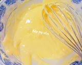 Hình bước làm 2 của món Bánh cupcake sốt kem phô mai trứng muối chà bông