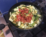 Foto del paso 1 de la receta: Tortilla de verduras al horno(con pencas de acelga)!!