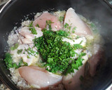 Foto del paso 7 de la receta: Pollo en salsa de cebollas y cebollitas moradas