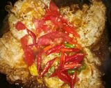 Foto langkah ke 4 dari resep Telur Ceplok Kuah Kecap.