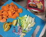 Foto langkah ke 2 dari resep Ikan Mujair & Wortel Asam Manis.