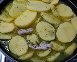 Foto del paso 8 de la receta: Filetes de contramuslo de pollo con patatas!🍗🥔🍴