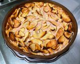 Une image de l'étape 11 de Flan aux pommes, pralines roses et lait fermenté.