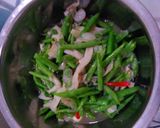 Foto langkah ke 5 dari resep Tumis Buncis Jamur.