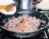 A picture of step 3 of Cheesy lamb and potatoes kupta.