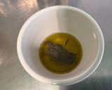 Une image de l'étape 3 de Carottes fanes confites au miel sauce ricotta, skyr et coriandre.