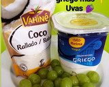 Foto del paso 1 de la receta: Helado casero con coco 🥥 uvas 🍇 y Yogurt natural