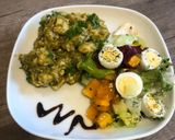 Zöld pesztós csirke, fürjtojásos salátával recept fázis 5 fotója