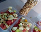 A picture of step 3 of Fruit salad in condensed milk.