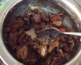 A picture of step 2 of Peanuts and dates sweet.