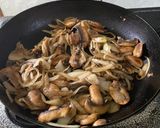 Foto langkah ke 7 dari resep Chicken Stroganof with Coconut Milk /santan.
