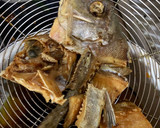 Foto langkah ke 1 dari resep Sambal Balado Ikan Jambal dan Cumi Asin.