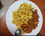 Foto del paso 3 de la receta: Garbanzos con carne picada y papas fritas