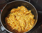 Foto del paso 1 de la receta: Pasta de aprovechamiento con pollo frito en salsa