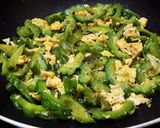 Hình bước làm 4 của món MƯỚP đắng xào trứng
