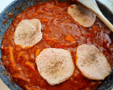 Foto del paso 5 de la receta: Filetes de cerdo en salsa de tomate y pimientos con patatas