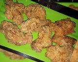 Foto langkah ke 6 dari resep Ayam Goreng Tepung Krispi.