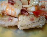 Foto del paso 6 de la receta: Bacalao guisado con langostinos, ajetes y jamón