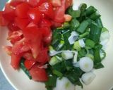 લીલી ડુંગળી અને ટામેટા નું સલાડ (Spring onion and Tomato salad recipe in Gujarati) રેસીપી સ્ટેપ3ફોટો