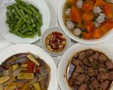 Hình bước làm 4 của món Cơm nhà với mực xào ngô bao tử, đùi bò rim tiêu, canh đu đủ thịt băm viên, đậu cove luộc rắc mè