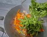 Foto langkah ke 4 dari resep Tumis buncis kapri wortel telur.