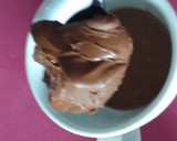 Foto del paso 2 de la receta: Mug cake de cacao y nueces con corazón de crema de chocolate