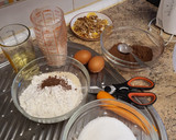 Foto del paso 1 de la receta: Bizcocho de chocolate con zanahoria y nueces troceadas